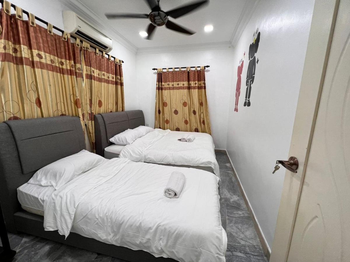 Bearbrick Homestay With Pool Port Dickson Exterior foto