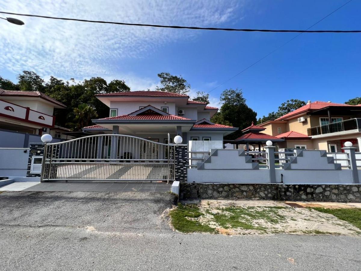 Bearbrick Homestay With Pool Port Dickson Exterior foto