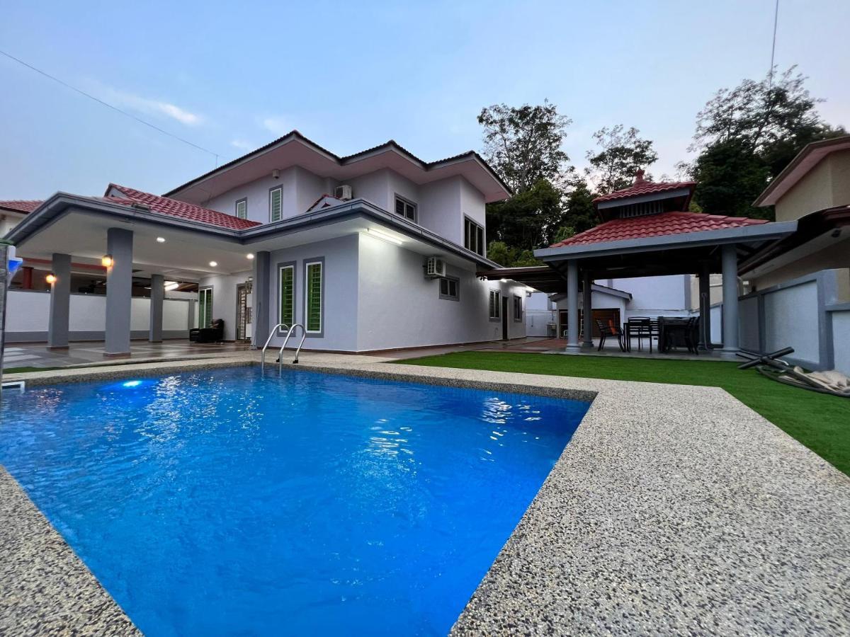Bearbrick Homestay With Pool Port Dickson Exterior foto